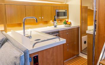Yachtcharter Hanse455 13