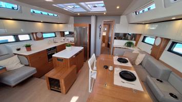 Yachtcharter Hanse590 15