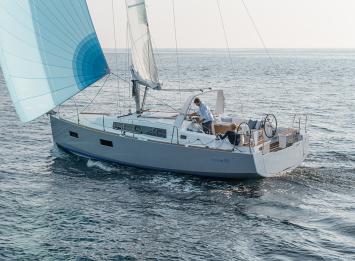 Yachtcharter Oceanis38 4