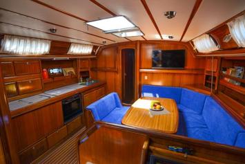 Yachtcharter Bavaria42 8