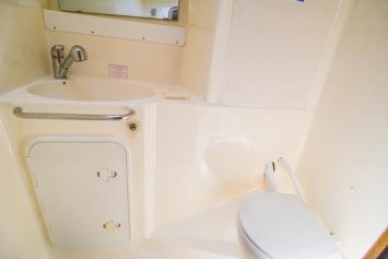 Yachtcharter Bavaria42 12