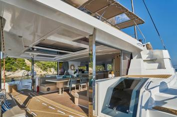 Yachtcharter Bali5 10