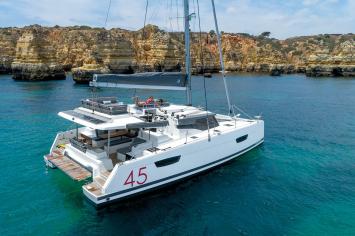 Yachtcharter FountainePajotElba45 42cab