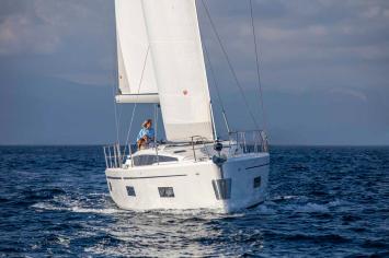 Yachtcharter BavariaC42 3