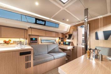 Yachtcharter BavariaC42 10