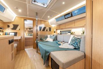 Yachtcharter BavariaC42 11