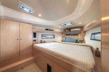 Yachtcharter BavariaC42 12