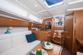 Yachtcharter BavariaCruiser33 3