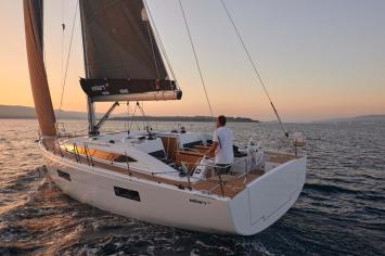 Yachtcharter elan impression 43 stern view