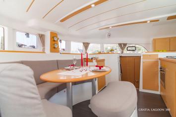 Yachtcharter Lagoon380 9