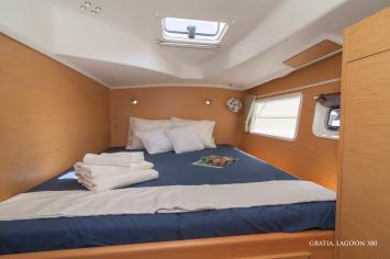 Yachtcharter Lagoon380 10