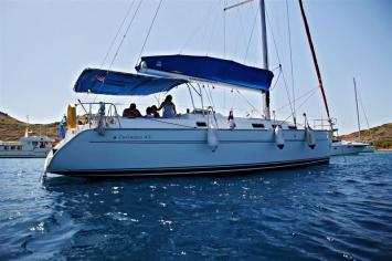 Yachtcharter Cyclades43 3