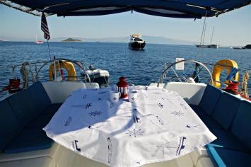 Yachtcharter Cyclades43 8