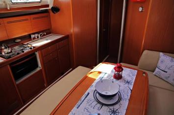 Yachtcharter Cyclades43 10