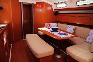 Yachtcharter Cyclades43 12