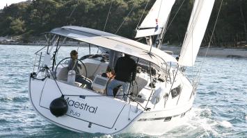 Yachtcharter BavariaCruiser41 4