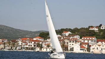 Yachtcharter BavariaCruiser41 8