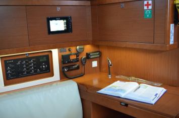 Yachtcharter Oceanis45 9