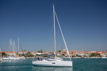 Yachtcharter ElanE4 Paris