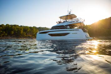 Yachtcharter PrestigeM48 31cab