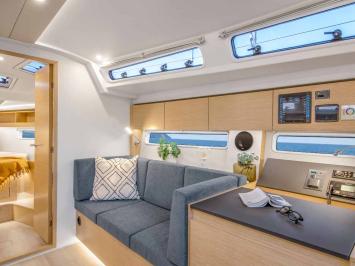 Yachtcharter Hanse410 13