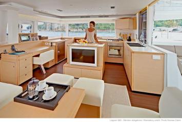 Yachtcharter lagoon 560 4 cabin galley