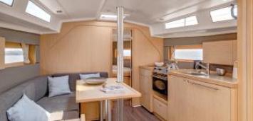 Yachtcharter Oceanis38 2