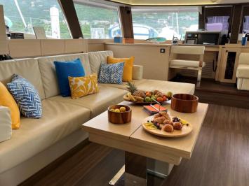 Yachtcharter FountainePajotIpanema58 62cab 8