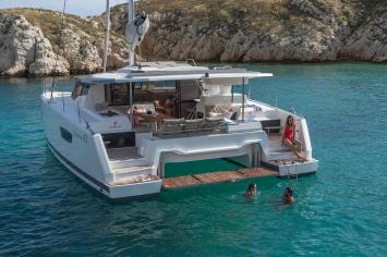 Yachtcharter Astrea42 31cab