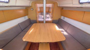 Yachtcharter First35 Kalypso 12