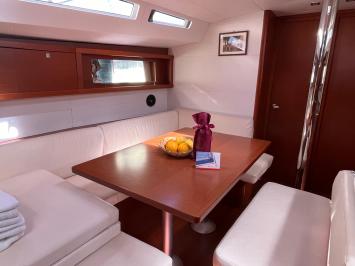 Yachtcharter Oceanis48 5Cab San Marco 4