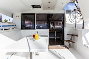 Yachtcharter Lucia40 7