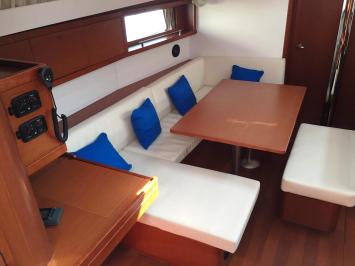 Yachtcharter Oceanis48 5Cab 3