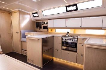 Yachtcharter BavariaC46 7