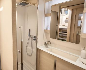 Yachtcharter FountainePajotNew44QuatourELECTRIC 41cab 6