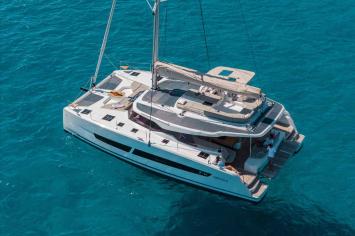 Yachtcharter FountainePajotNew44Quatour 4cab 2