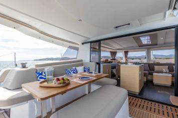 Yachtcharter FountainePajotNew44Quatour 4cab 3