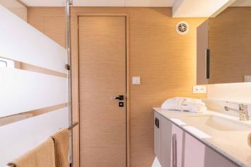 Yachtcharter FountainePajotNew44Quatour 4cab 6