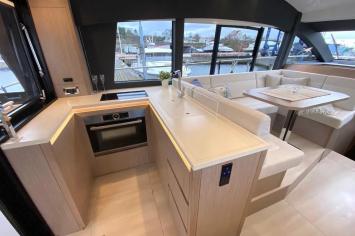 Yachtcharter SealineF430 6