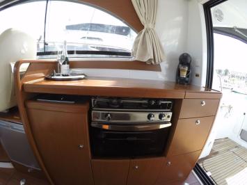 Yachtcharter Antares30 13