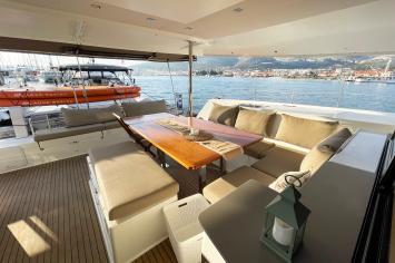 Yachtcharter Saba50 Lamela 2