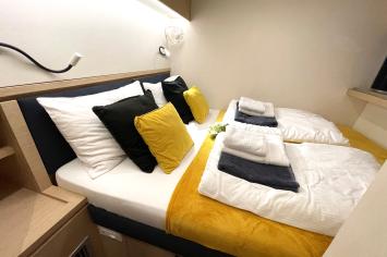 Yachtcharter Saba50 Lamela 14