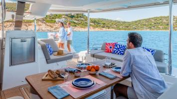 Yachtcharter FountainePajotNew44Quatour 42cab 5