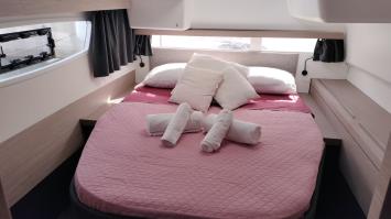 Yachtcharter Isla40 Luna 1
