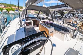 Yachtcharter Dufour37 First Laugh 5