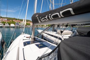 Yachtcharter Dufour37 First Laugh 6