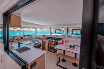 Yachtcharter Excess13 42cab 6