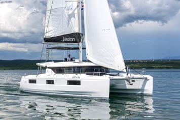 Yachtcharter Lagoon46 First Care 9