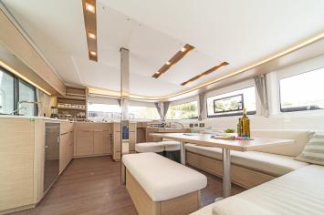 Yachtcharter Lagoon46 First Care 10