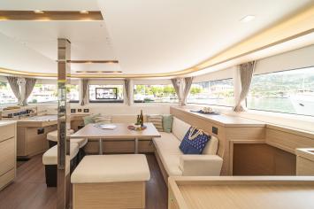 Yachtcharter Lagoon46 First Care 11